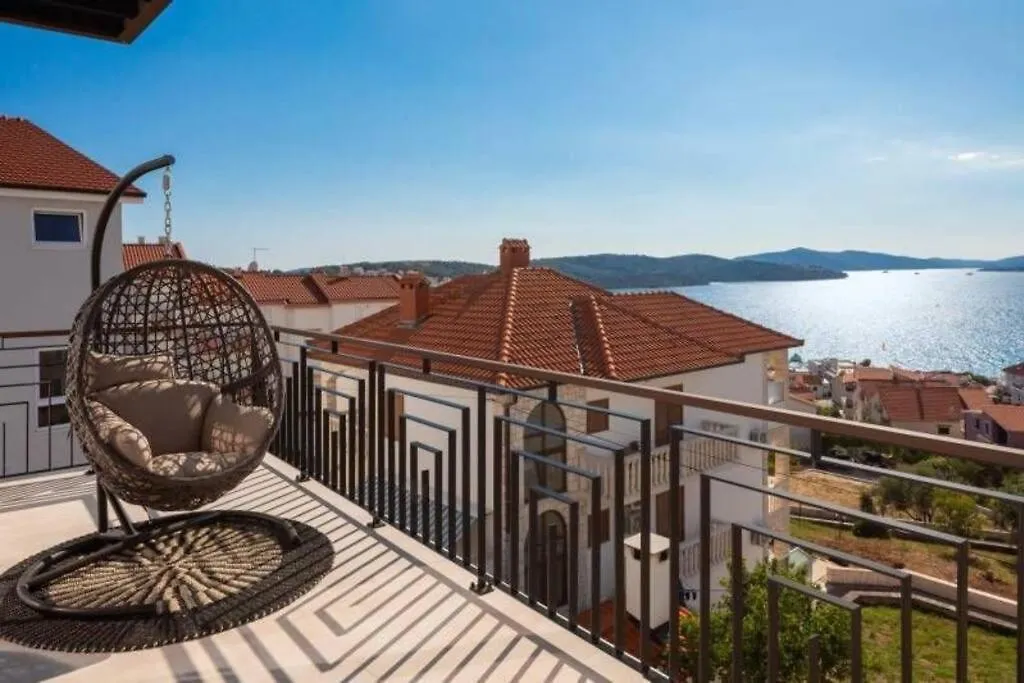 Fantastisk Villa I Okrug تروغير