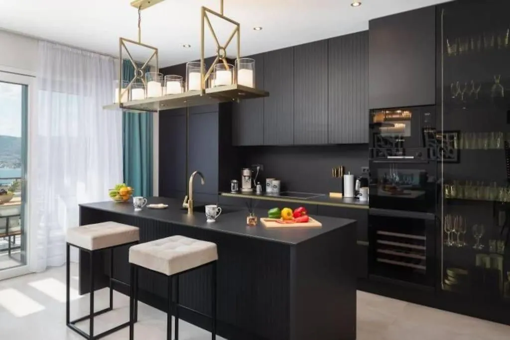 Fantastisk Villa I Okrug تروغير