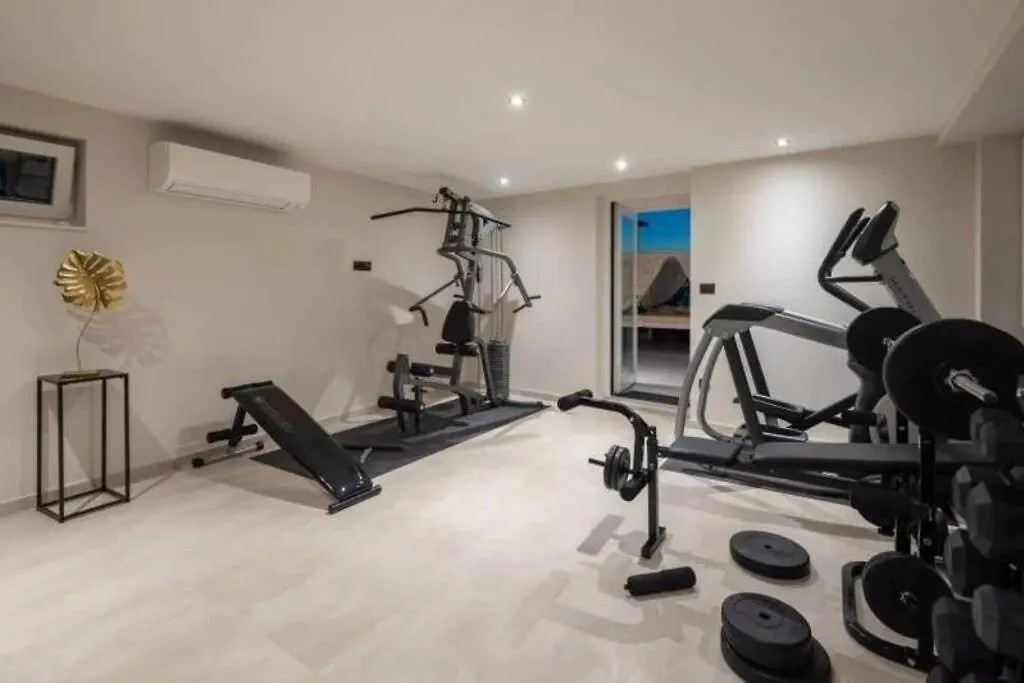 Fantastisk Villa I Okrug تروغير